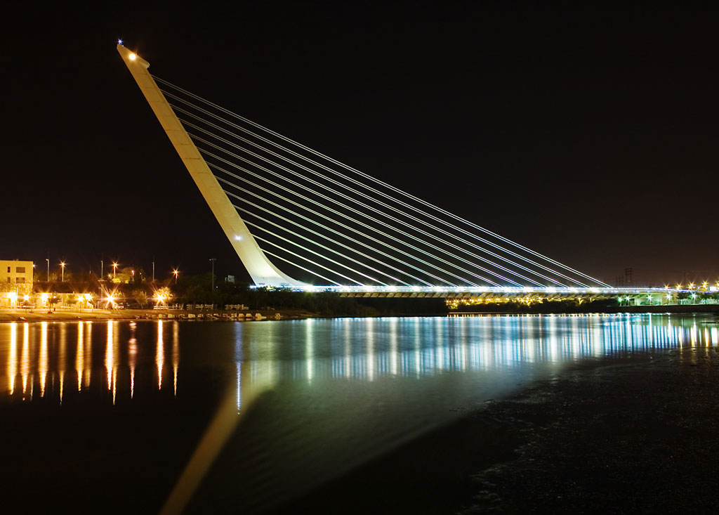 Alamillo Bridge (1992 - Siviglia, Spagna, campata max: 200 m)